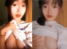 Bé Na khoe vú to cực kích thích