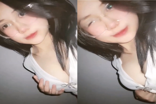 Clip nóng em xinh kính cận